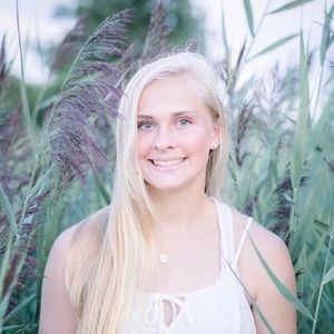 Meet your Posher, Claudia